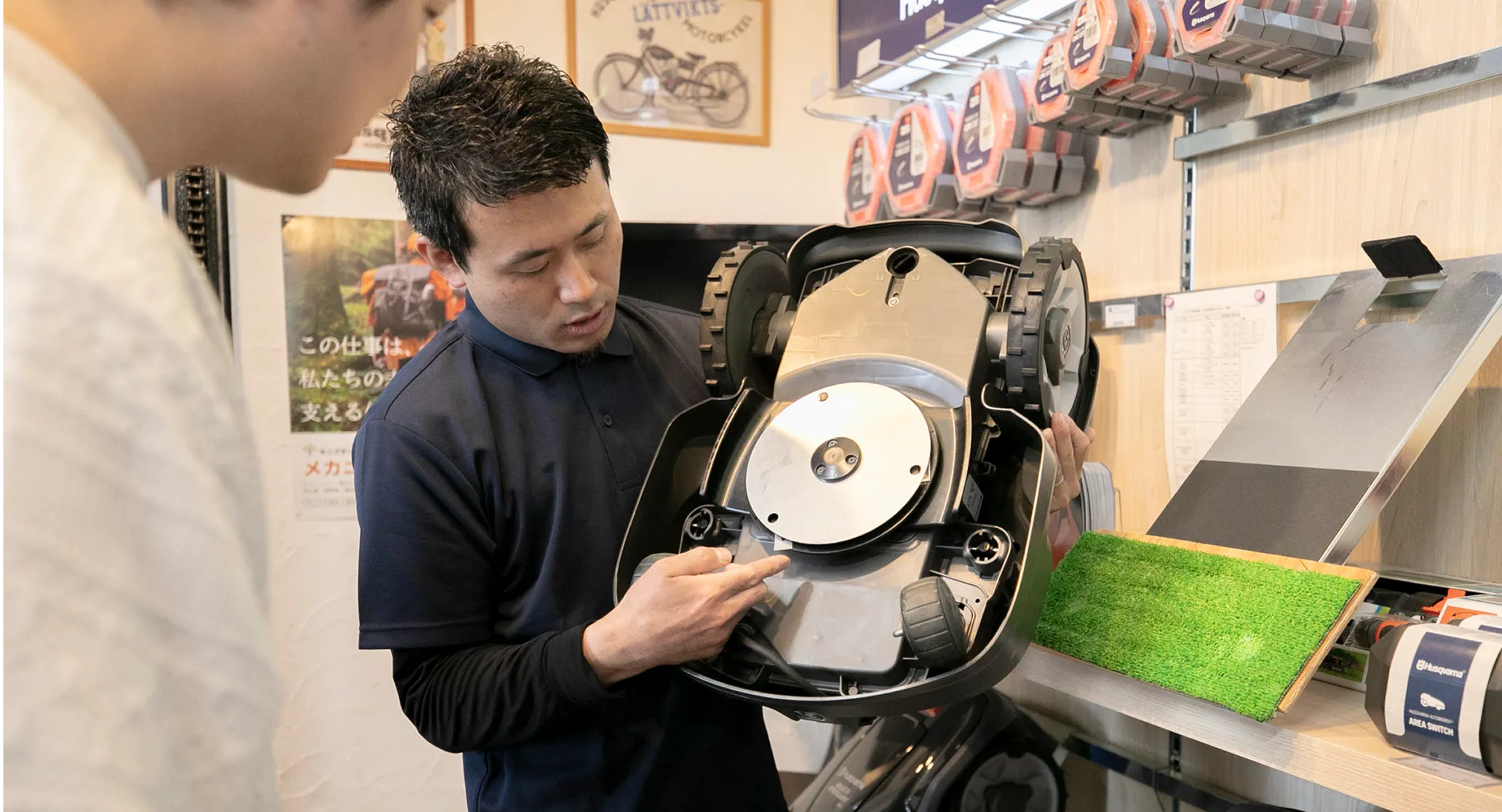 接客するスタッフ