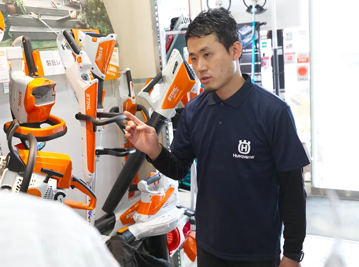 接客するスタッフ