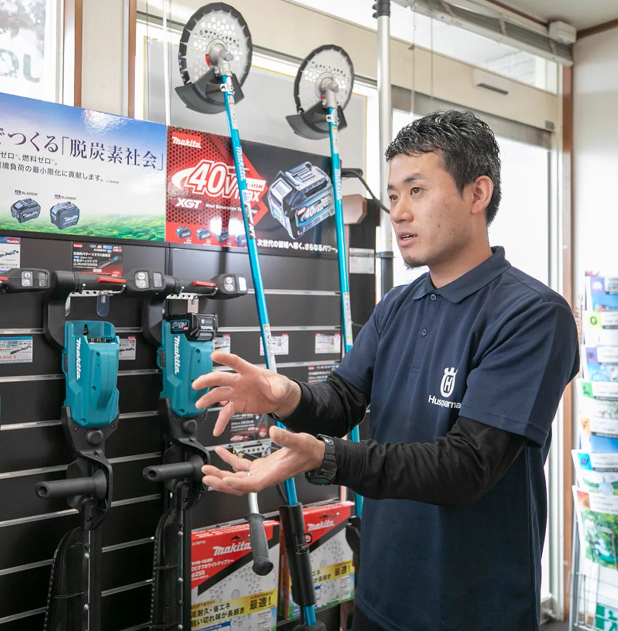 接客するスタッフ