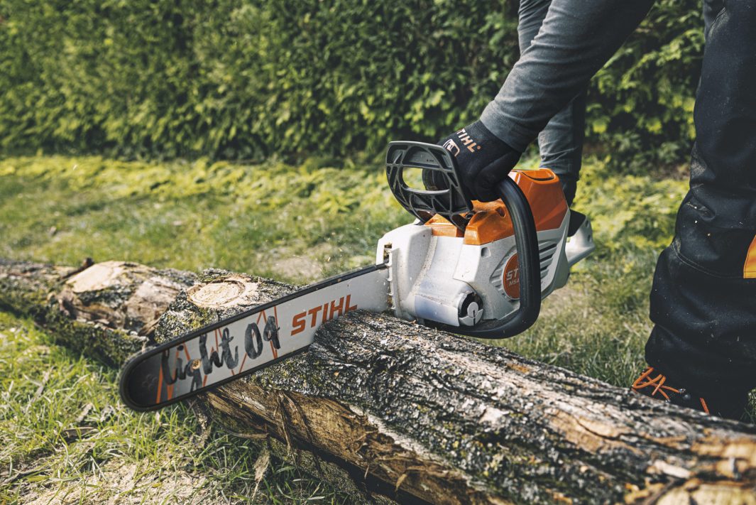 スチールのバッテリー型チェーンソー