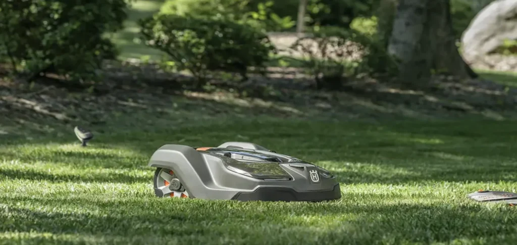 ロボット芝刈り機 (オートモア)