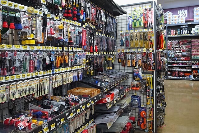 量販店と専門店のチェーンソー・草刈機の違いは？