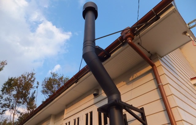 北陸福井で薪ストーブの性能を発揮するには煙突が重要！